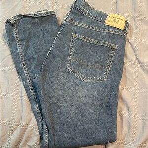 Signature by Levi Strauss Dark Blue Straight Jeans 36x32. Slight wear in picture